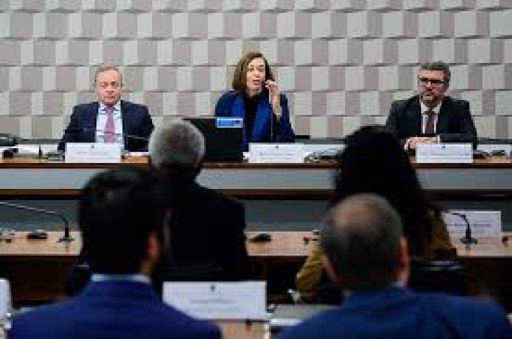 Comissão de juristas aprova relatório final sobre processos administrativo e tributário