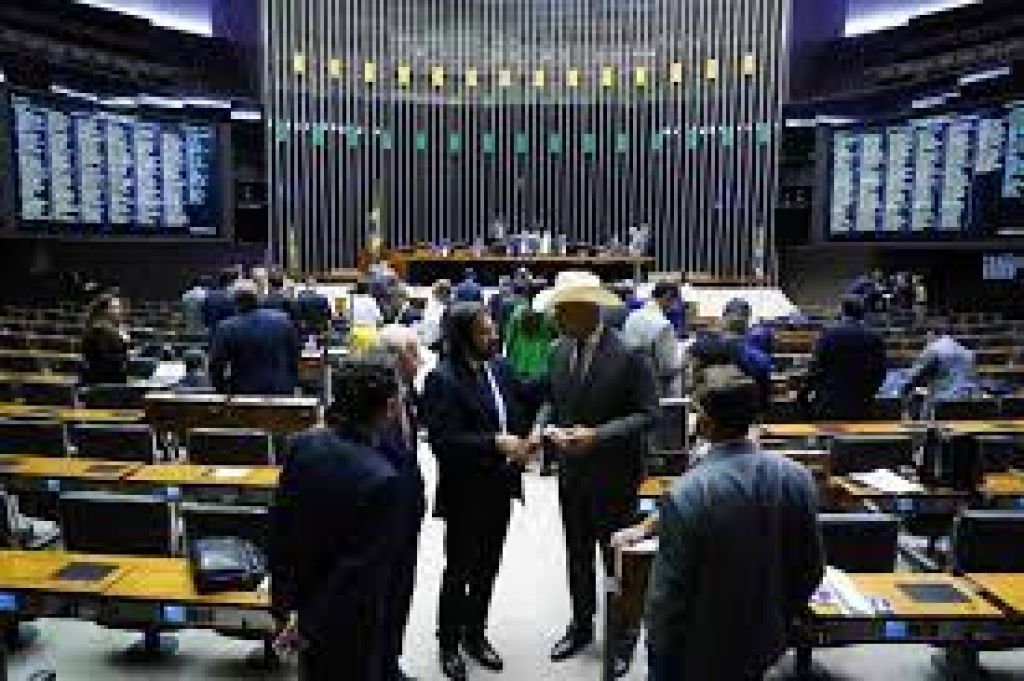 Câmara aprova MP que simplifica concessão de benefícios do INSS