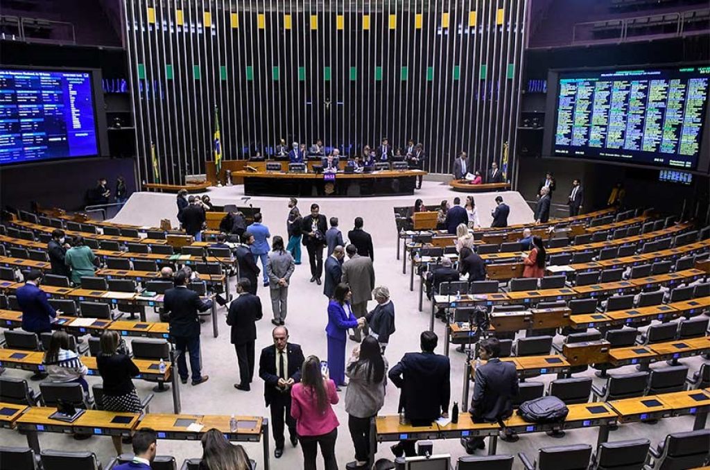 Sem consenso e quórum, votação da reforma tributária é adiada na CCJ