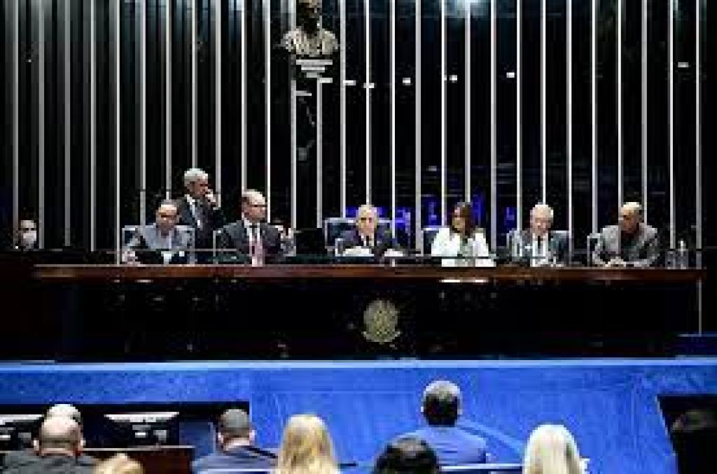 Guedes busca aliviar peso de FGTS nas folhas de pagamentos, dizem fontes